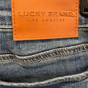 Woman’s Lucky jeans straight leg size 12/31 pockets mid rise